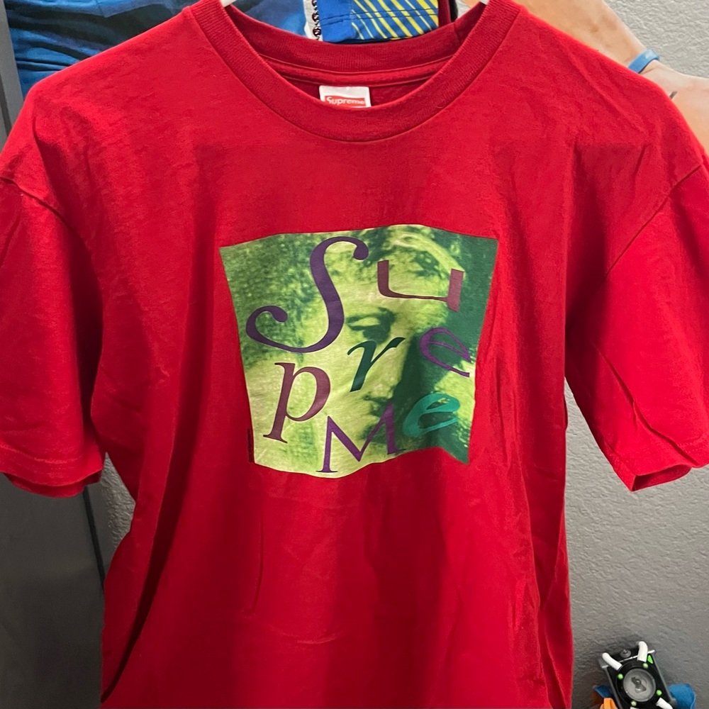 Men’s medium supreme T-shirt